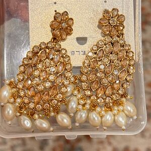 Elegant Gold and Pearl Drop Earrings